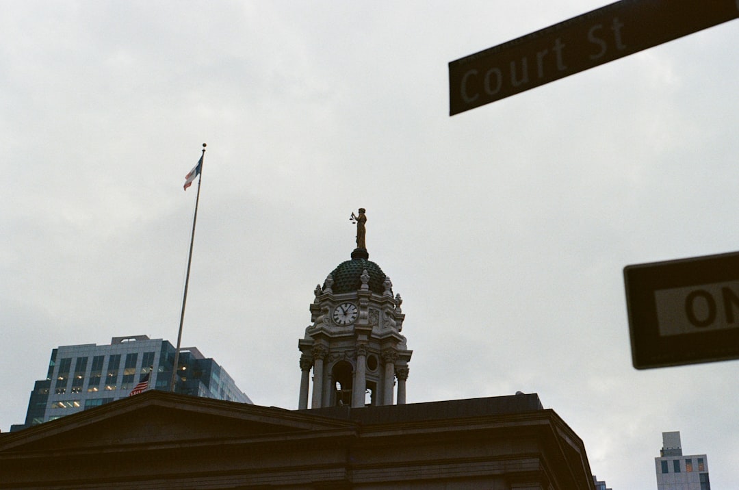 découvrez le fonctionnement d'un tribunal judiciaire, ses rôles, ses compétences et son importance dans le système judiciaire pour assurer la justice et le respect des lois.