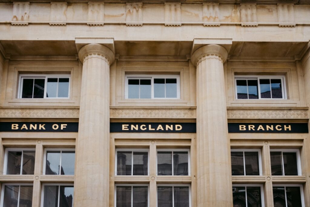 découvrez les services exclusifs de la banque privée, offrant une gestion personnalisée de votre patrimoine pour répondre à vos besoins financiers spécifiques.