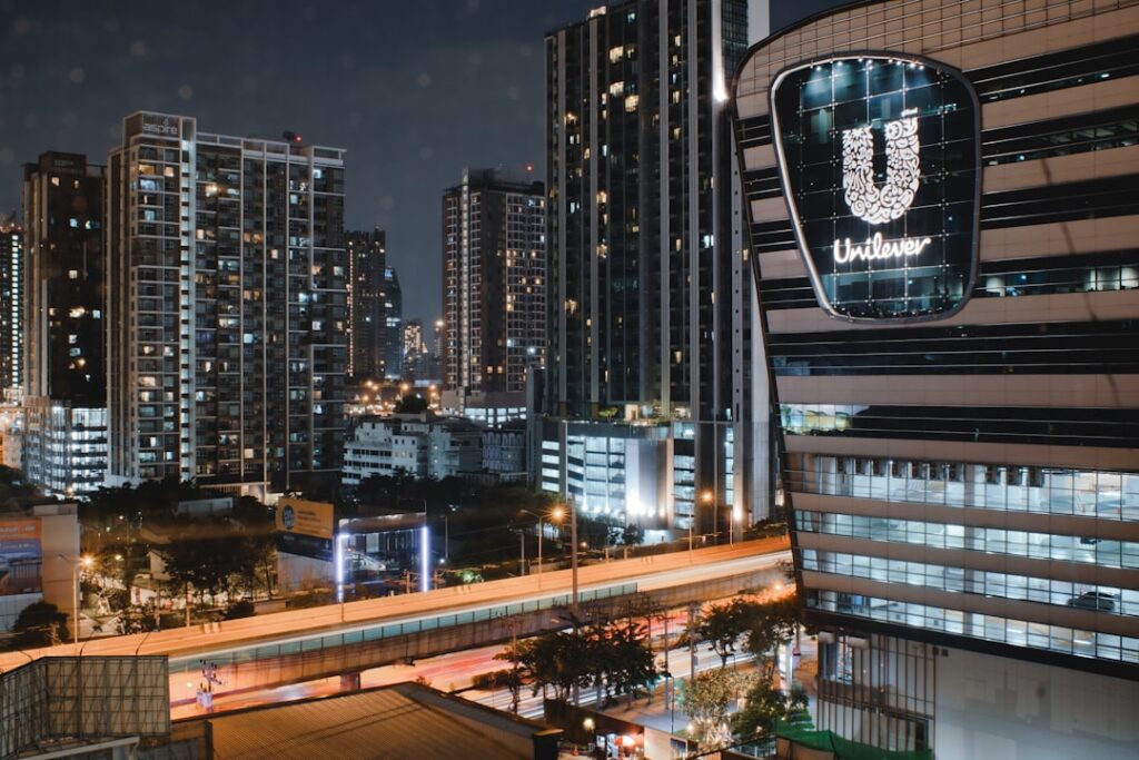 upfluence est une plateforme de marketing d'influence qui aide les marques à identifier, collaborer et gérer efficacement leurs campagnes avec des influenceurs pour maximiser leur visibilité et leur engagement.