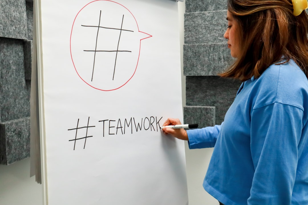 optimisez la communication interne de votre entreprise pour améliorer la collaboration, la productivité et l'engagement des équipes grâce à des stratégies efficaces.