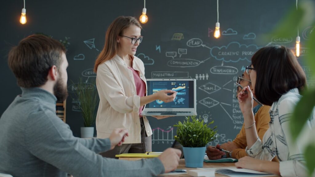 optimisez la communication interne de votre entreprise pour améliorer la collaboration, renforcer l'engagement des employés et accroître la productivité globale.