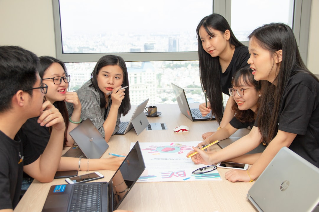 découvrez notre intranet de collaboration, une plateforme dédiée à améliorer la communication, le partage d'informations et le travail en équipe au sein de votre organisation.